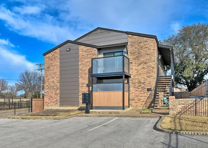 Apartment Worth < 5 Mi To Downtown!