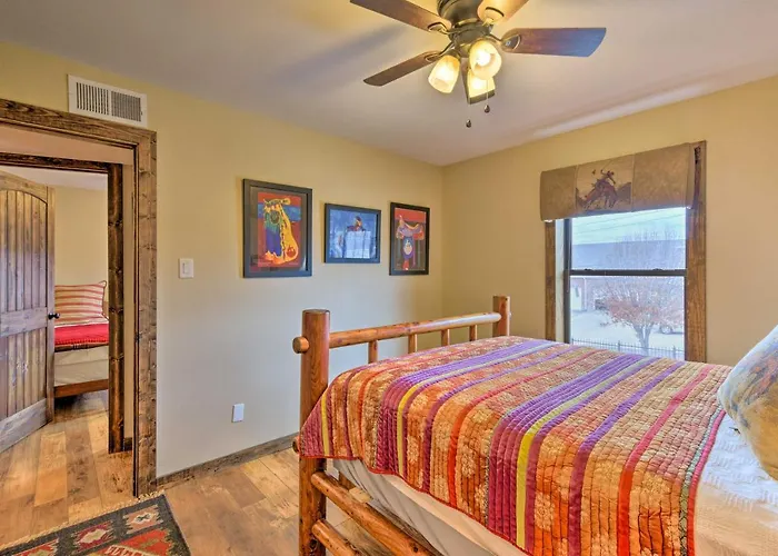 Apartment Worth < 5 Mi To Downtown! *