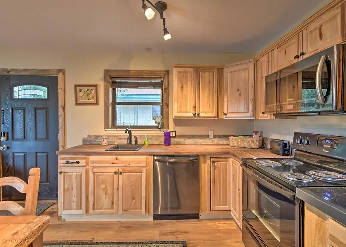 Apartment Worth < 5 Mi To Downtown! *