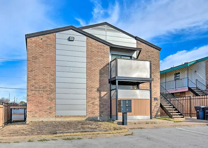 Apartment Worth < 5 Mi To Downtown! *