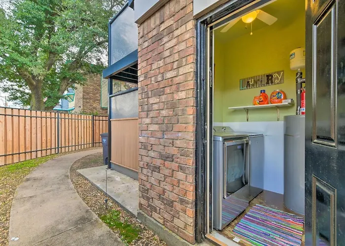 Worth < 5 Mi To Downtown! Fort Worth